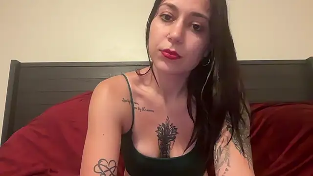 QueenLolaX online show from 10.10.25