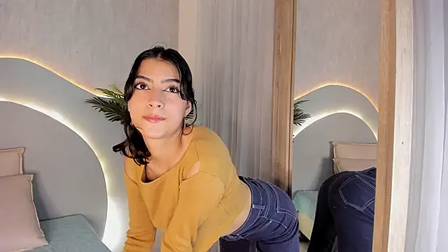 Snapshot of Susana_Sanchez chatting on 10.27.25 Susana Sanchez online show from 10.27.25