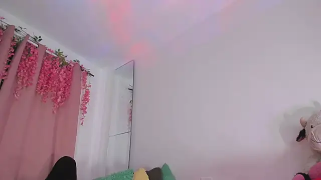 msschloee  online show from 11.08.25