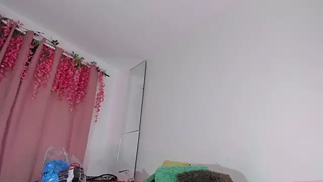 msschloee  online show from 11.14.25