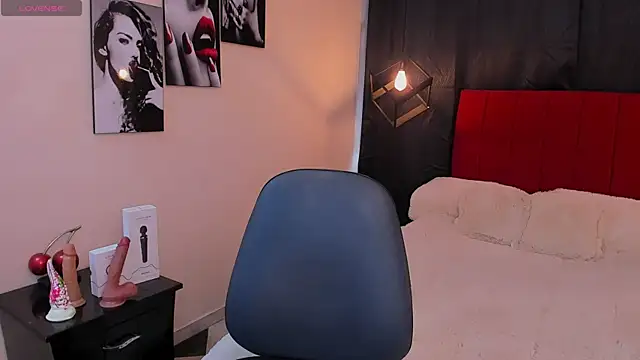 Megan Do Santos online show from 02.03.25