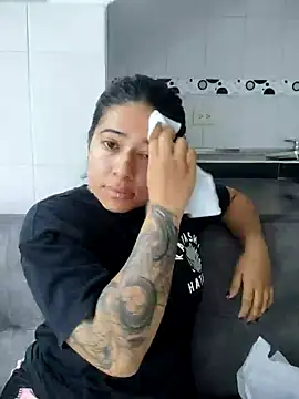 Snapshot of caro_sweett chatting on 12.04.24 caro sweett online show from 12.04.24