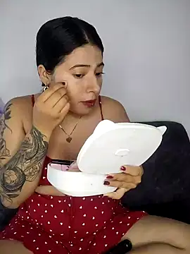 Snapshot of caro_sweett chatting on 12.05.24 caro sweett online show from 12.05.24