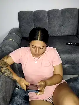 Snapshot of caro_sweett chatting on 12.18.24 caro sweett online show from 12.18.24