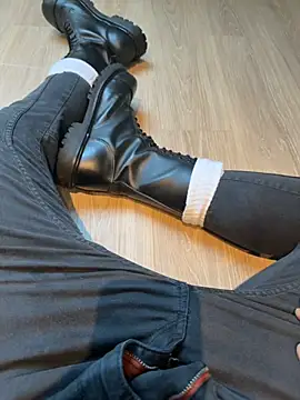 Snapshot of dickshome chatting on 12.16.25 dickshome online show from 12.16.25