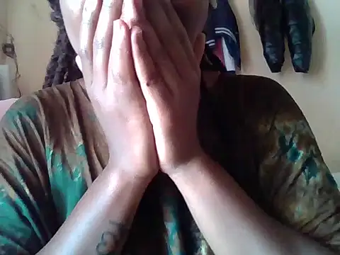 Queen loveer online show from 10.11.25