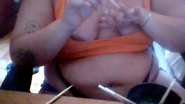 Snapshot of DONAONCABB chatting on 11.18.25 DONAONCABB online show from 11.18.25