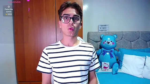 OwenBluee online show from 01.22.25