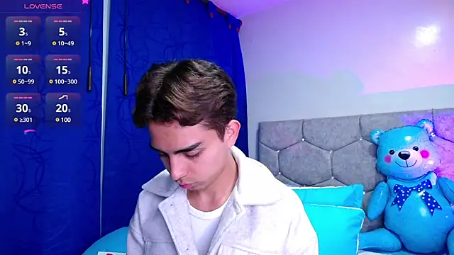 OwenBluee online show from 02.02.25