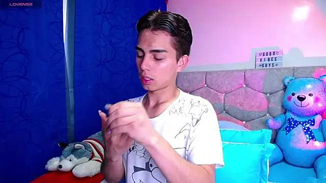 OwenBluee online show from 02.07.25