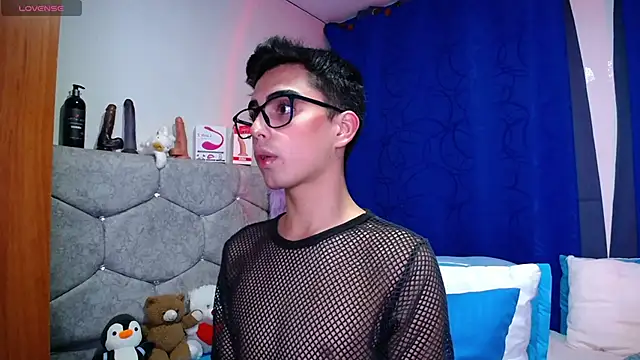 OwenBluee online show from 09.30.25