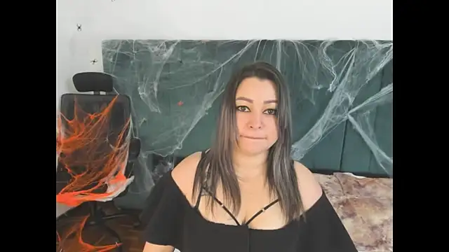 Snapshot of PandoraB_ chatting on 10.19.25 PandoraB online show from 10.19.25