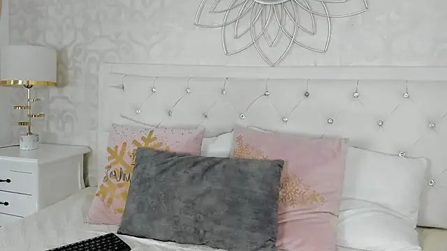 Snapshot of Kimberlin_Cam_ chatting on 11.08.25 Kimberlin Cam online show from 11.08.25