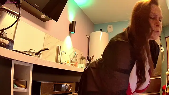 Snapshot of Endrocleia chatting on 02.21.26 Endrocleia online show from 02.21.26