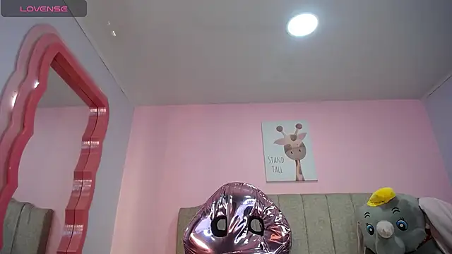 Snapshot of lizzyluk_ch chatting on 01.30.25 lizzyluk ch online show from 01.30.25