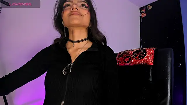 Snapshot of mabel_candy chatting on 12.15.24 mabel candy online show from 12.15.24