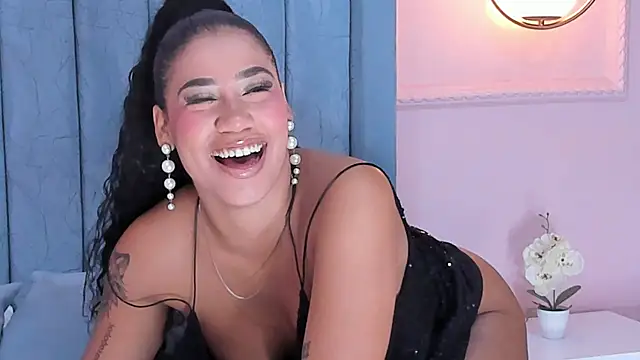 Snapshot of Salome_Diaz_ chatting on 02.06.25 Salome Diaz online show from 02.06.25