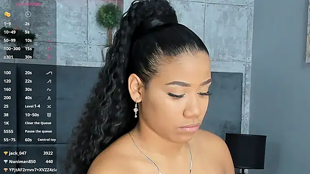 Snapshot of Salome_Diaz_ chatting on 02.19.25 Salome Diaz online show from 02.19.25