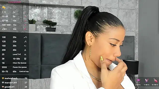 Snapshot of Salome_Diaz_ chatting on 02.27.25 Salome Diaz online show from 02.27.25