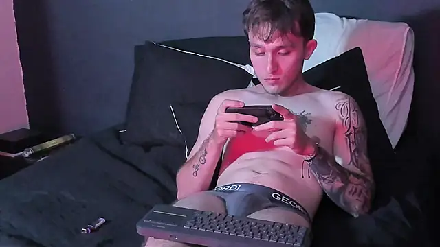 Snapshot of Dylanwhite23_ chatting on 10.01.25 Dylanwhite23 online show from 10.01.25