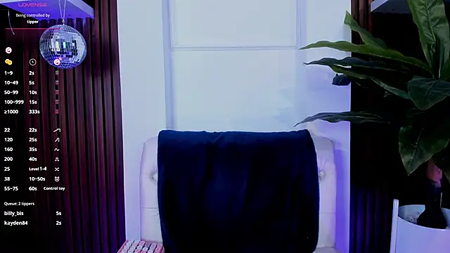 Snapshot of Anybuny chatting on 02.13.25 Anybuny online show from 02.13.25