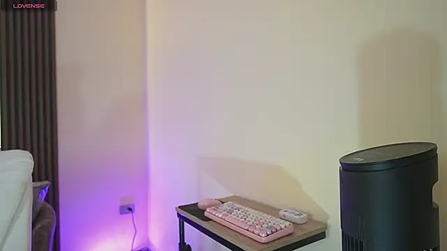 Snapshot of Anybuny chatting on 09.15.25 Anybuny online show from 09.15.25