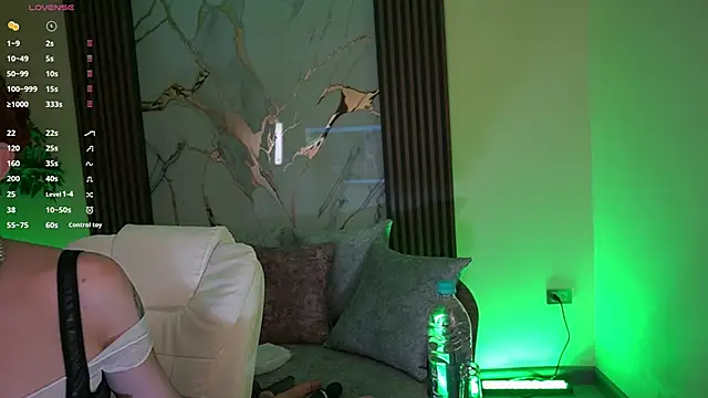 Snapshot of Anybuny chatting on 09.27.25 Anybuny online show from 09.27.25