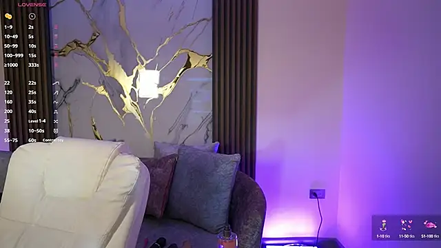 Snapshot of Anybuny chatting on 09.30.25 Anybuny online show from 09.30.25