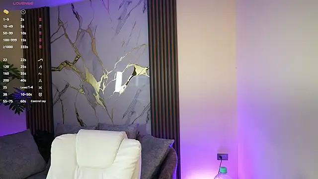 Snapshot of Anybuny chatting on 10.20.25 Anybuny online show from 10.20.25