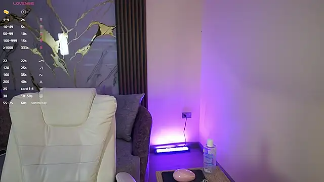 Snapshot of Anybuny chatting on 10.22.25 Anybuny online show from 10.22.25