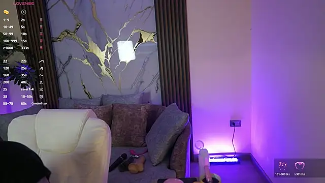 Snapshot of Anybuny chatting on 10.23.25 Anybuny online show from 10.23.25