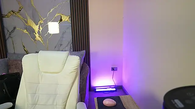 Snapshot of Anybuny chatting on 10.24.25 Anybuny online show from 10.24.25