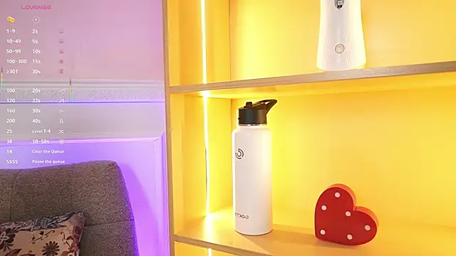 Snapshot of Anybuny chatting on 10.25.25 Anybuny online show from 10.25.25