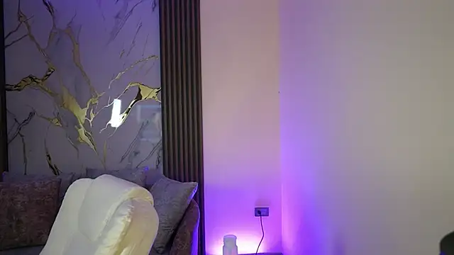 Snapshot of Anybuny chatting on 10.29.25 Anybuny online show from 10.29.25