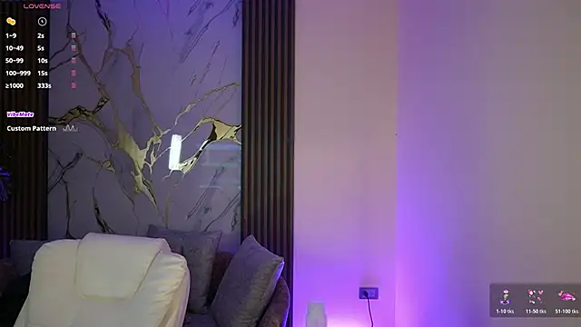 Snapshot of Anybuny chatting on 10.30.25 Anybuny online show from 10.30.25