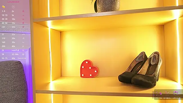 Snapshot of Anybuny chatting on 11.15.25 Anybuny online show from 11.15.25