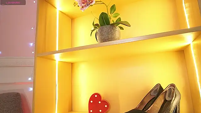 Snapshot of Anybuny chatting on 11.17.25 Anybuny online show from 11.17.25