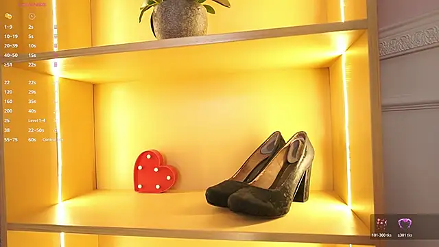 Snapshot of Anybuny chatting on 11.18.25 Anybuny online show from 11.18.25