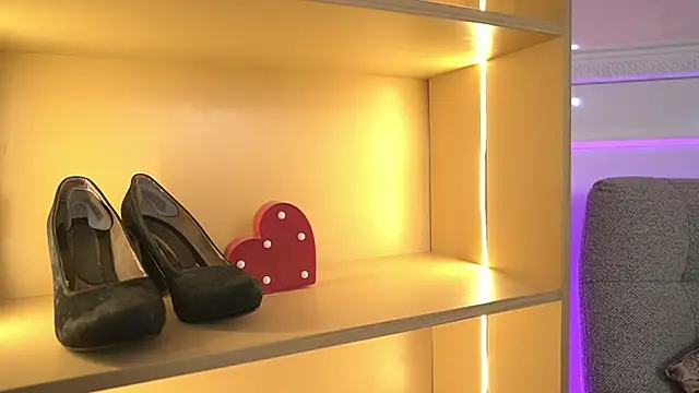 Snapshot of Anybuny chatting on 11.20.25 Anybuny online show from 11.20.25