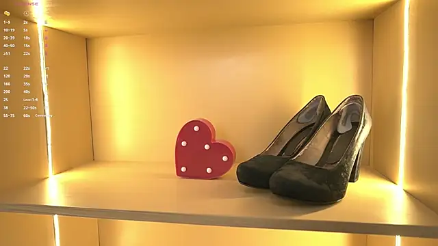 Snapshot of Anybuny chatting on 11.21.25 Anybuny online show from 11.21.25