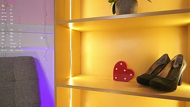 Snapshot of Anybuny chatting on 11.22.25 Anybuny online show from 11.22.25