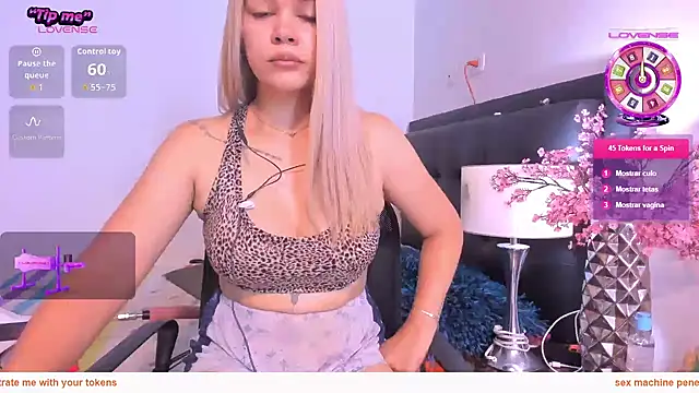 Snapshot of daniela_beauty chatting on 05.21.26 daniela beauty online show from 05.21.26