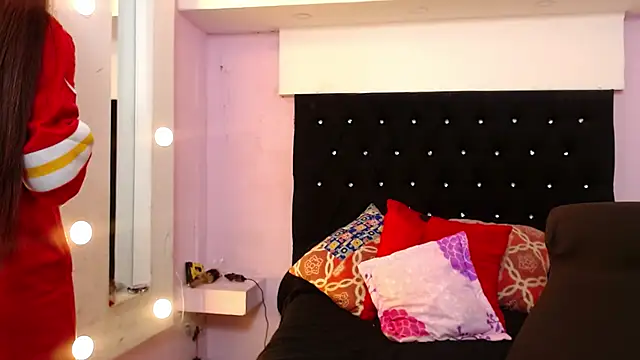 Snapshot of kittybonxx chatting on 02.06.25 kittybonxx online show from 02.06.25