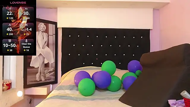 Snapshot of kittybonxx chatting on 10.16.25 kittybonxx online show from 10.16.25