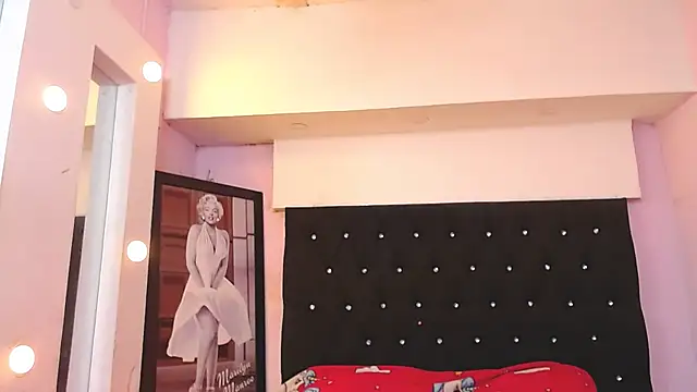 Snapshot of kittybonxx chatting on 11.27.25 kittybonxx online show from 11.27.25