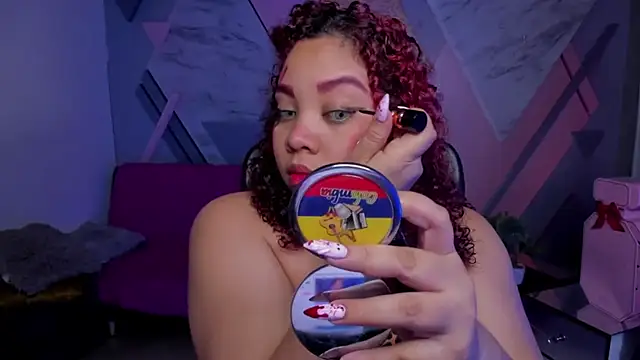 Snapshot of AngelaCoffee chatting on 11.01.25 AngelaCoffee online show from 11.01.25