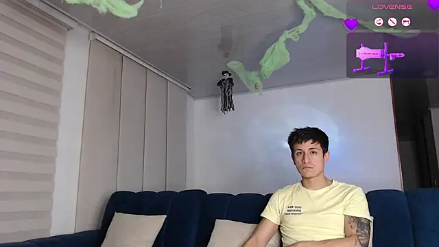 ashely ryan24 online show from 10.04.25