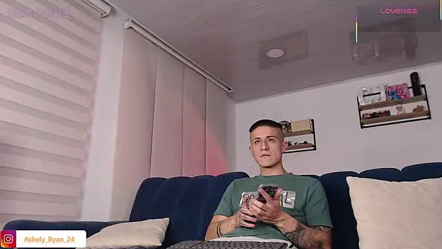 Snapshot of ashely_ryan24 chatting on 06.25.26 ashely ryan24 online show from 06.25.26