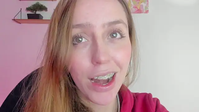 Snapshot of SofiaGc chatting on 12.17.24 SofiaGc online show from 12.17.24