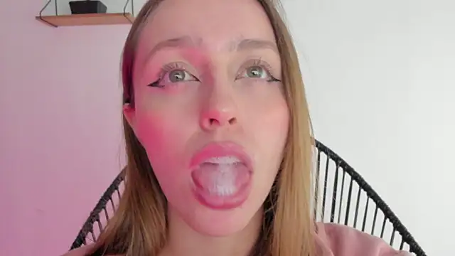 Snapshot of SofiaGc chatting on 12.29.24 SofiaGc online show from 12.29.24